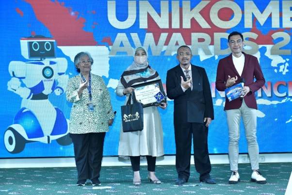 
 Top! Senny Luckyardi, Mahasiswa S3 UPI, Raih The Best Creator Conference pada UNIKOMERS Award 2022